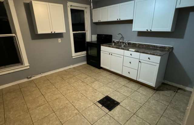 Beautiful 2 Bed 1 Bath APARTMENT PENDING