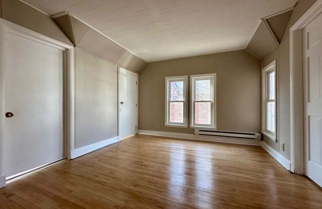 Spacious 4 Bedroom 2 Bathroom Home in St.Paul!