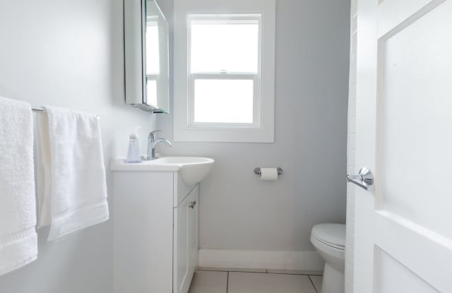 Photo of 462 N. Ogden Dr.