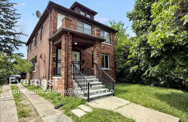 5261 Lakewood Street