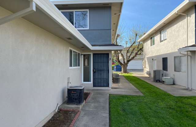 Remodeled 2 bedroom 1 bath townhouse