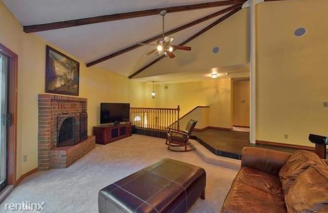 1515 207th Pl NE