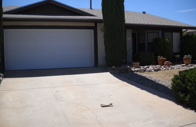 2210 Iris Dr - 2210 Iris Dr, Sierra Vista, AZ 85635