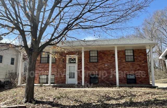 2710 N Bellefontaine Ave - 2710 North Bellefontaine Avenue, Avondale, MO 64117