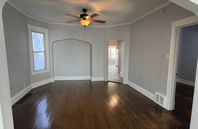 5940 S Marshfield Ave