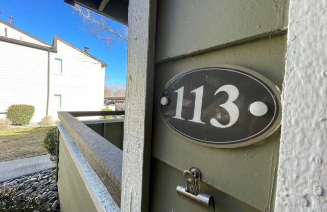 2 Bedroom / 2 Bathroom Apartment in South Reno