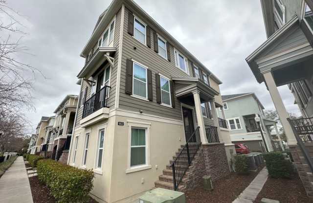 Stunning Three-Story Townhome, Located in the Heart of Altamonte Springs!