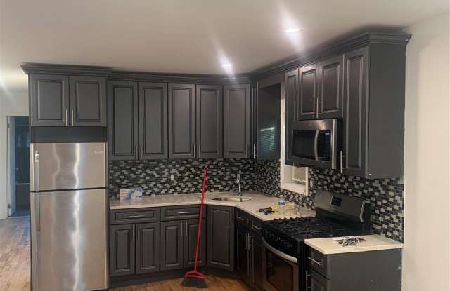 Photo of 28 Clinton Avenue unit: 2 Nd Fl