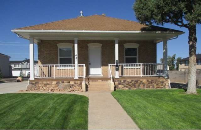Move-In Discount $195.00!!!  2 bed, 1 bath Upstairs Apartment in Vintage Home