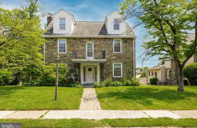 1504 SHEFFIELD LANE