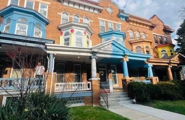 2807 N CALVERT Street unit: 2