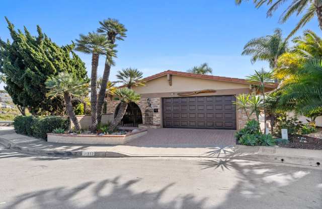Charming Three Bedroom Home With Amazing Ocean and Golf Views