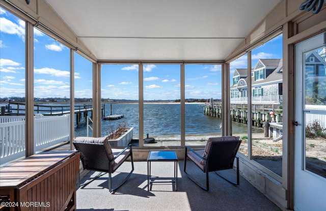 2 Riverview Place