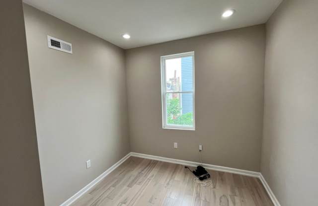 Photo of 3 bedroom 3 bath property at 1416 dover st