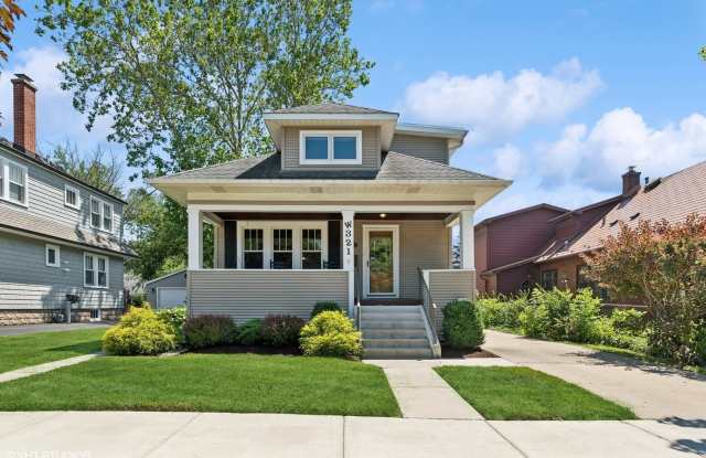 321 W Hawthorne Street