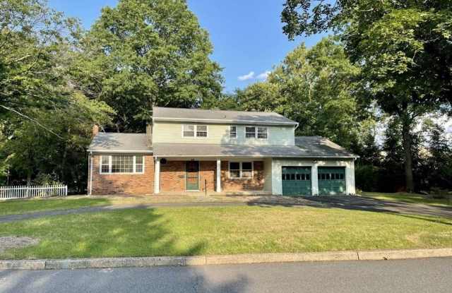 Photo of 338 Queens Court