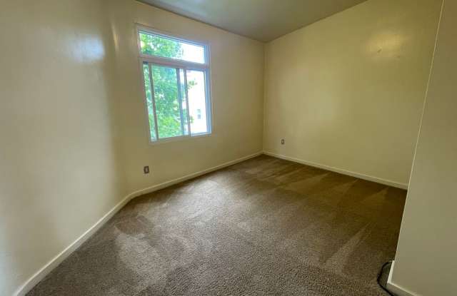 Fantastic 2BR on Bates Street! Fantastic Oakland Location!! Call Today!
