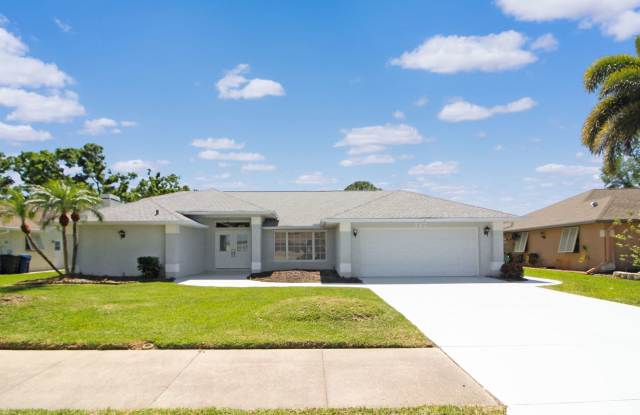 Lakes of Jacaranda Annual Home for Rent - 347 Woodvale Drive, Sarasota County, FL 34293