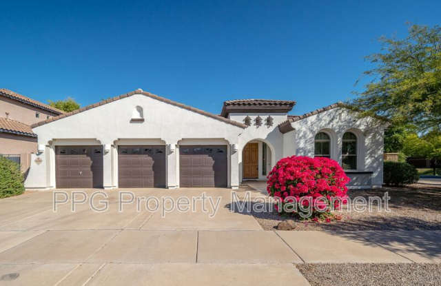 696 W Mesquite Ln