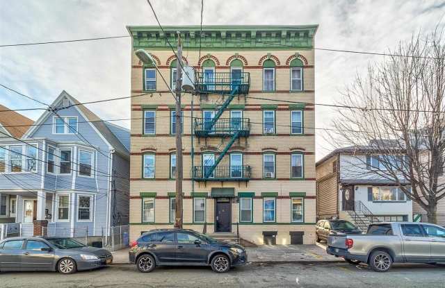 80 W 18TH ST