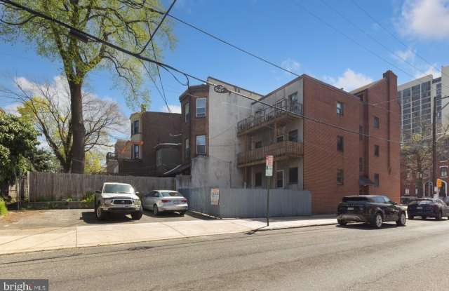 2043 SPRING GARDEN STREET