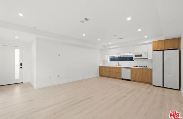 4922 S Centinela Ave unit: 2