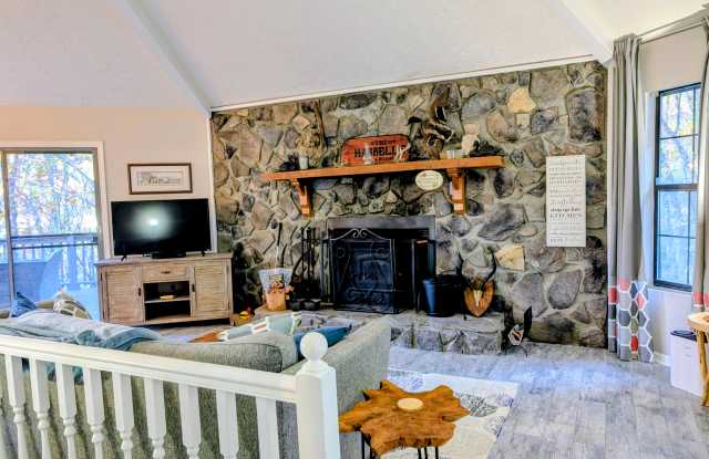 Photo of 842 Alpine Dr