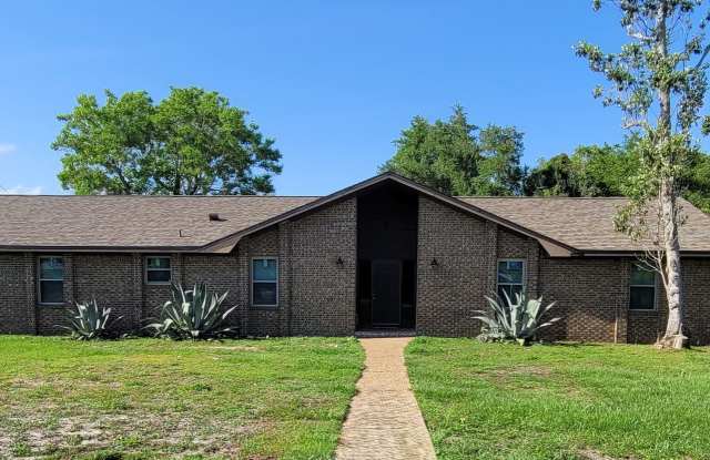 Photo of Lynn Haven 5 bedroom 2 bath home!