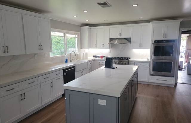 3139 E Gainsborough Road