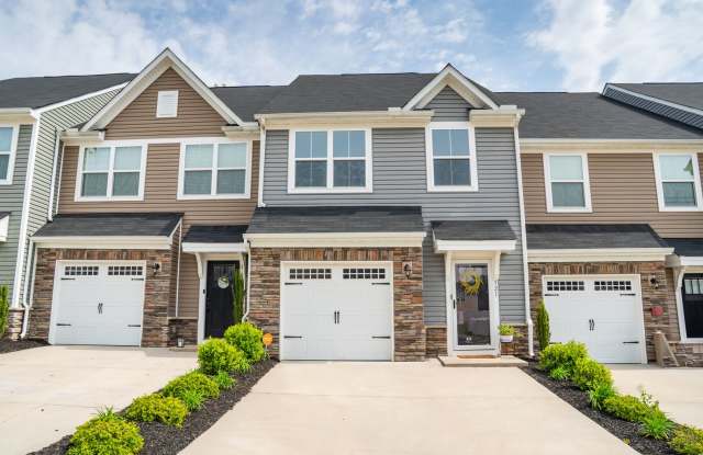 3BR/2.5BA Upgraded Luxury Townhome on Spartanburg’s Westside, NO APPLICATION FEE if APPROVED