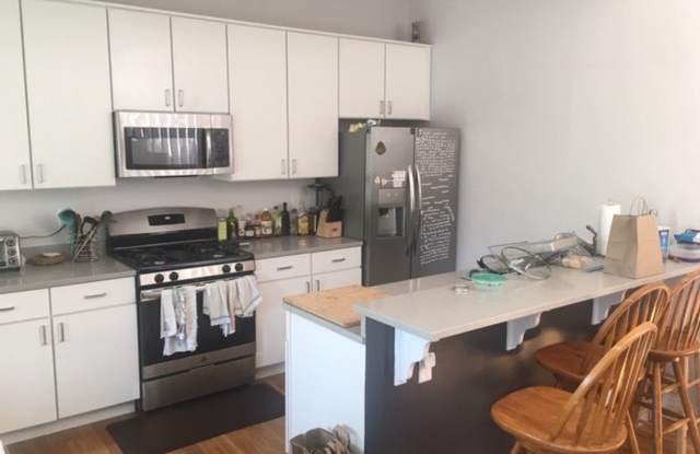Beautiful Modern 4 bed unit with a rooftop deck!
