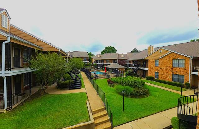 Get ready to fall in love with comfortable, carefree living at Courtyard Condominiums in Tyler, TX!