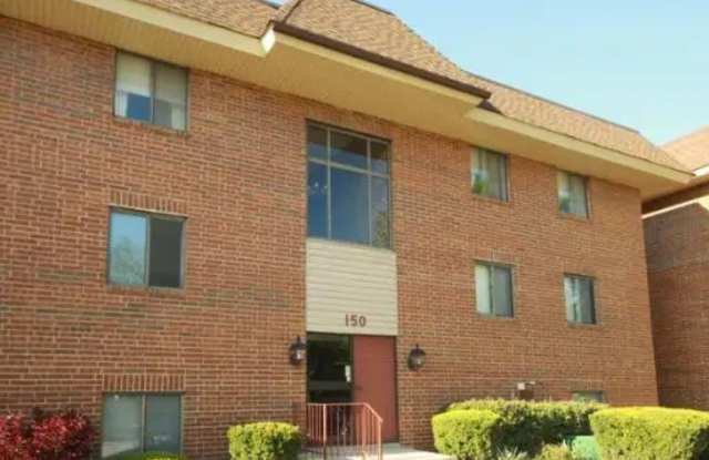 Photo of 150 E Fountainview Lane unit: 3B