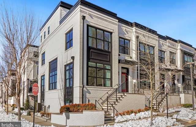 11300 EMERALD PARK Road