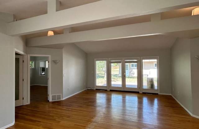 2 Bedroom Home in Boulder Available 9/1!