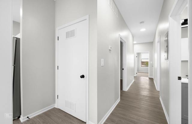 8954 S Commercial Ave