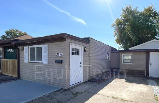 3941 Webster Ave