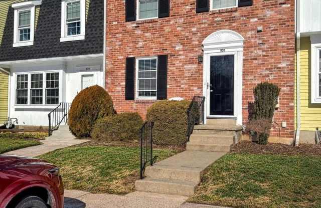 802 SEMINOLE GDNS GDNS