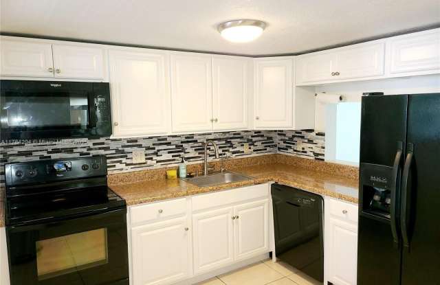 2318 S Cypress Bend Dr