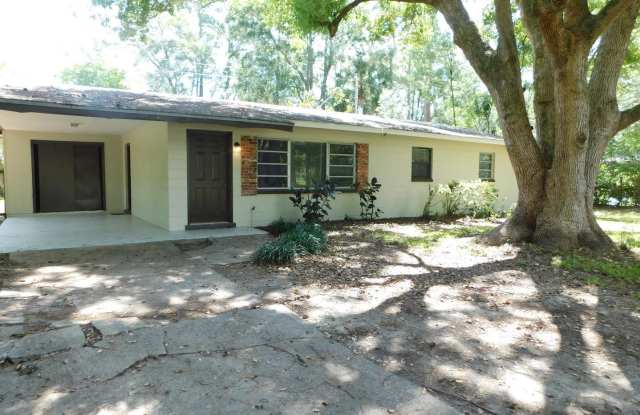 Affordable house close to Millhopper Shopping! photos photos