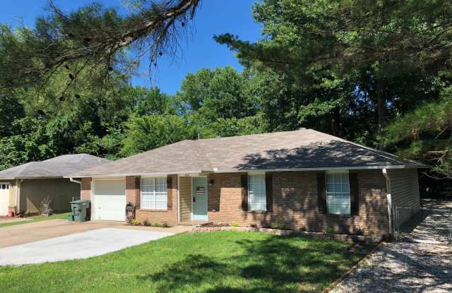 3 bed 2 bath home, fenced back yard.  Large SHOP