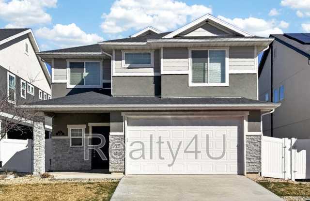 138 East Crown Point Drive