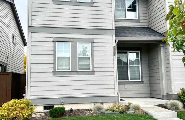 Gorgeous 3 bed/ 2 bath in NE Bend with Gas Fireplace! 2536 NE Purcell