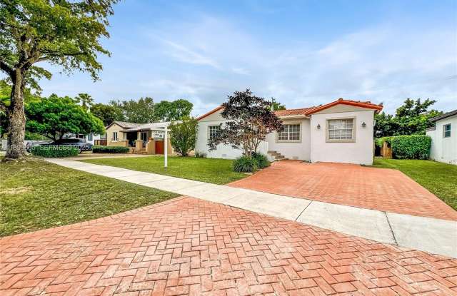 Photo of 5760 SW 10th St