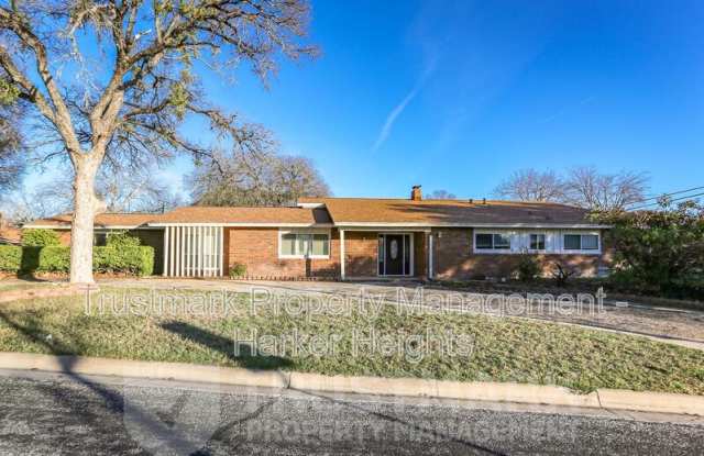 101 Highland Oaks Drive