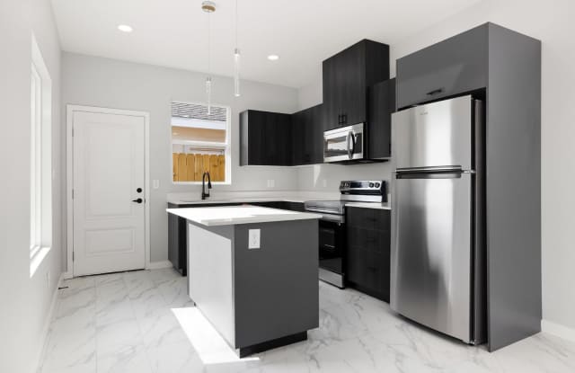 Photo of 919 N Woodson Ave