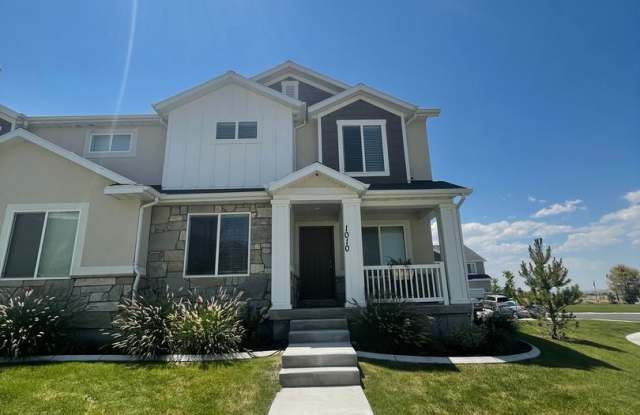 Photo of Newer Santaquin Townhome