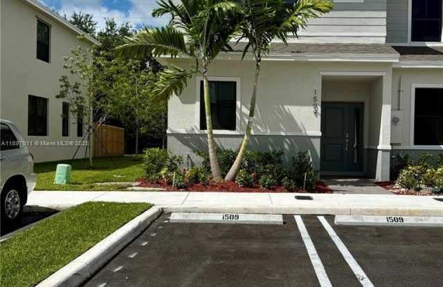 Photo of 1509 NE 3rd Ave