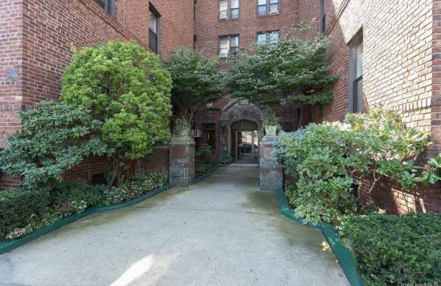 16710 Crocheron Avenue unit: 5B