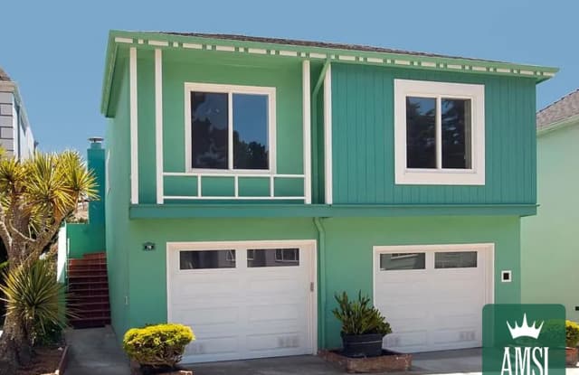 Spacious 3-Bedroom Home in Clarendon Heights with Stunning SF Views!